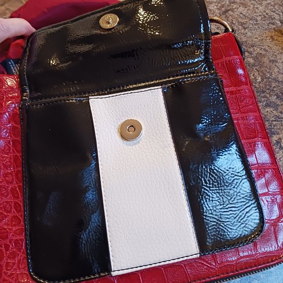 Vintage Anne Klein Red Reptile Embossed Black Patent Leather Vegan Crossbody - Picture 9 of 13